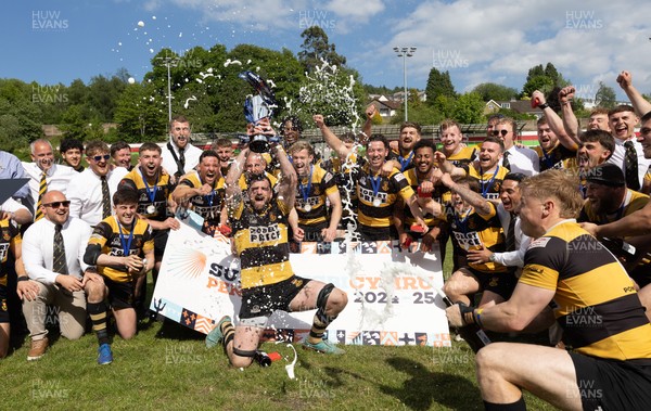 180525 - Ebbw Vale  v Newport RFC, Super Rygbi Cymru Grand Final - Newport captain Ben Roach lifts the Super Rygbi Cymru trophy after the victory over Ebbw Vale