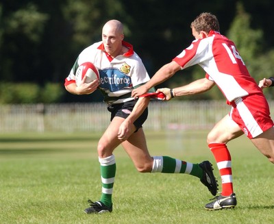 060903 - Ebbw Vale v Pontypridd - Welsh Premiership - Ponty's Richard Fussell tries to catch Scott Horner