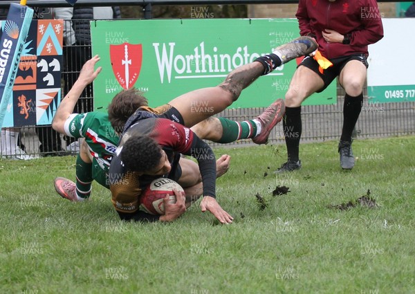 040426 - Ebbw Vale v RGC - Super Rygbi Cymru (SRC) - Caio Parry of RGC gets the try