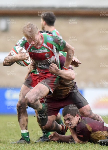 060118 - Ebbw Vale v RGC1404 - WRU National Cup - Ebbw's Toby Fricker on the charge