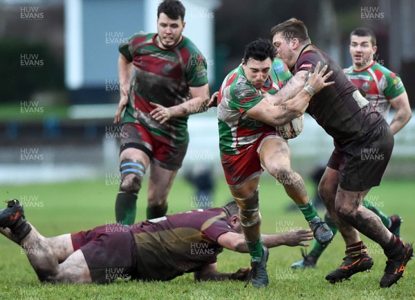 060118 - Ebbw Vale v RGC1404 - WRU National Cup - Ebbw's Dominic Franchi on the attack