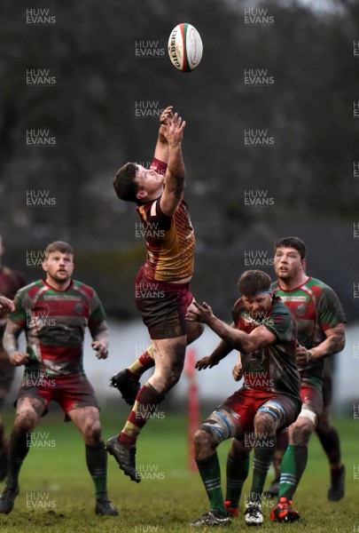 060118 - Ebbw Vale v RGC1404 - WRU National Cup - Tiaan Loots of RGC1404 attempts to catch a high ball