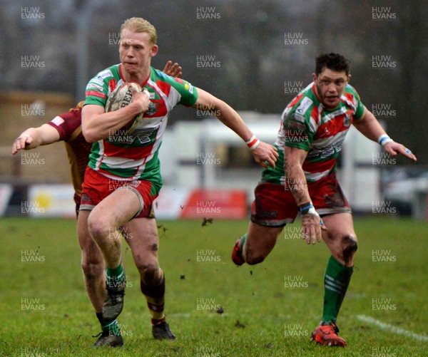 060118 - Ebbw Vale v RGC1404 - WRU National Cup - Ebbw's Toby Fricker on the attack