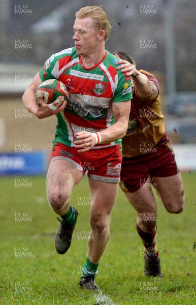 060118 - Ebbw Vale v RGC1404 - WRU National Cup - Ebbw's Toby Fricker running in to score a try