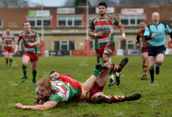060118 - Ebbw Vale v RGC1404 - WRU National Cup - Ebbw's Toby Fricker dives over to score a try