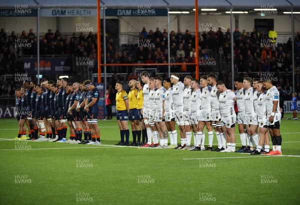 170922 - Edinburgh Rugby v Dragons RFC - United Rugby Championship - Dragons players gather into a huddle just before kick off