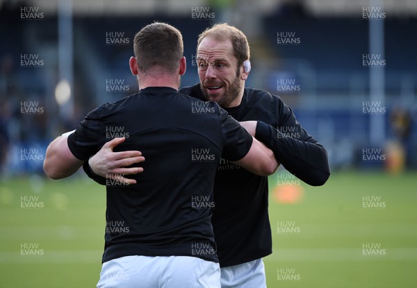 150423 - Edinburgh Rugby v Ospreys - United Rugby Championship - Ospreys players during the pre-match warm up