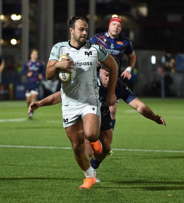 291125 - Edinburgh Rugby v Ospreys - United Rugby Championship - Evardi Boshoff of Ospreys makes a break to set up a first half try for the visitors
