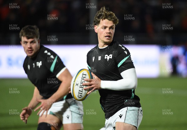 291125 - Edinburgh Rugby v Ospreys - United Rugby Championship - Ospreys players during the warm up