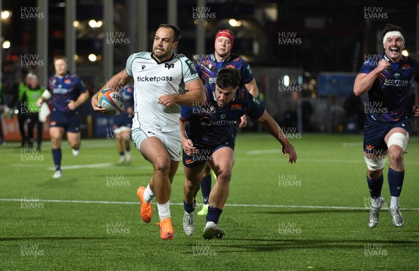 291125 - Edinburgh Rugby v Ospreys - United Rugby Championship - Evardi Boshoff of Ospreys makes a break to set up a first half try for the visitors