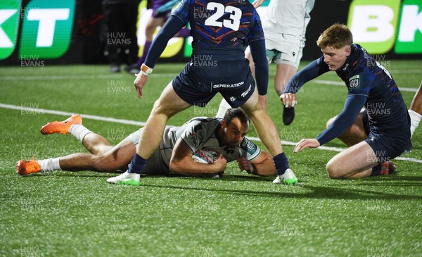 291125 - Edinburgh Rugby v Ospreys - United Rugby Championship - Evardi Boshoff of Ospreys slides over the line to score a second half try