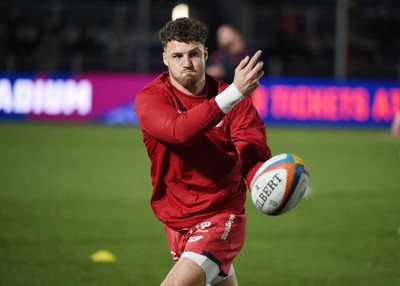 270226 - Edinburgh Rugby v Scarlets - United Rugby Championship - Scarlets players during the pre-match warm up