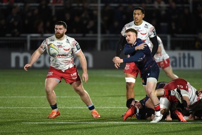 270226 - Edinburgh Rugby v Scarlets - United Rugby Championship - Ben Vellacott of Edinburgh passes down the line from a ruck