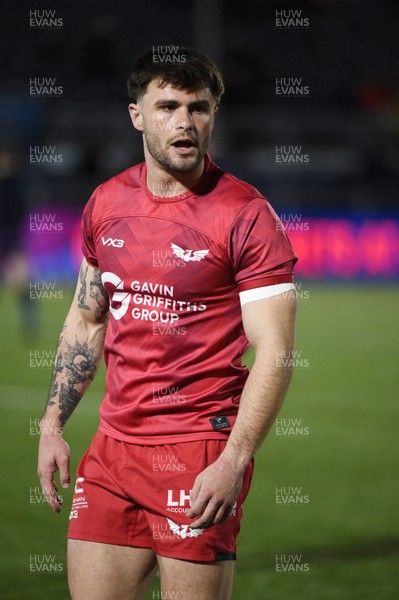 270226 - Edinburgh Rugby v Scarlets - United Rugby Championship - Scarlets players during the pre-match warm up