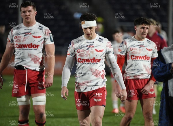 270226 - Edinburgh Rugby v Scarlets - United Rugby Championship - Tom Rogers of Scarlets (bandage) leaves the field dejected following a 24-19 defeat