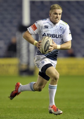 231114 - Edinburgh v Cardiff Blues - Guinness PRO12Gareth Anscombe in action(c) Huw Evans Picture Agency