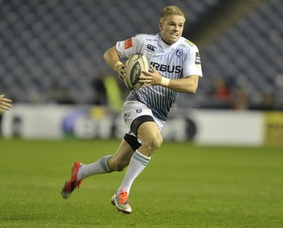 231114 - Edinburgh v Cardiff Blues - Guinness PRO12Gareth Anscombe in action(c) Huw Evans Picture Agency