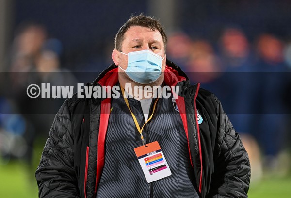 080122 - Edinburgh Rugby v Cardiff Rugby - United Rugby Championship - Cardiff director of rugby Dai Young looks disappointed as he leaves the field