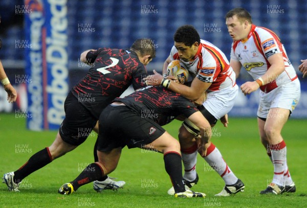 030513 - Edinburgh v Dragons - RaboDirect Pro 12 - Dragon's Toby Faletau is tackled by Edinburgh's Stevie Lawrie 