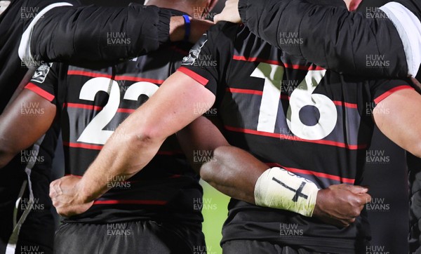 080917 - Edinburgh Rugby v Dragons - Guinness PRO14 -   Edinburgh players gather into a huddle at the end of the match following victory of the Dragons