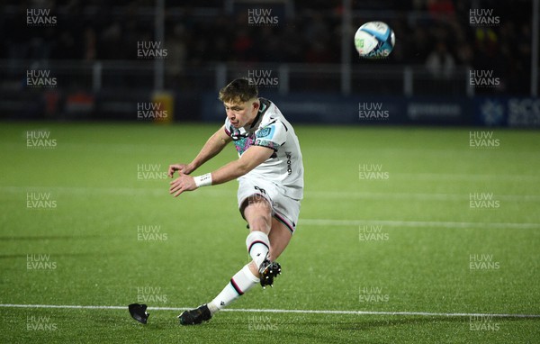 010324 - Edinburgh v Ospreys - United Rugby Championship - Dan Edwards of Ospreys kicks a first half penalty
