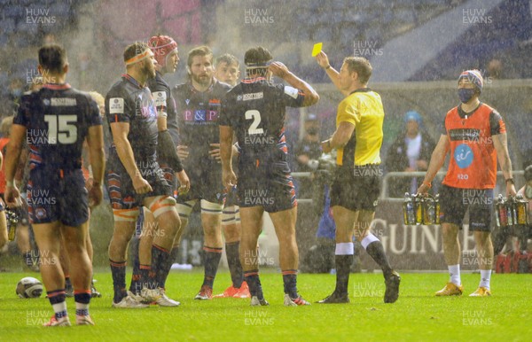 031020 - Edinburgh v Ospreys - Guinness PRO14 - Referee Andrew Brace shows the yellow card to Grant Gilchrist of Edinburgh in the first half