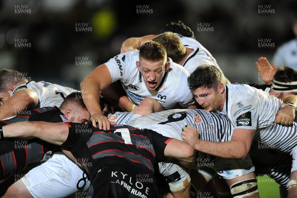 041117 - Edinburgh Rugby v Ospreys - Guinness PRO14 -  Ospreys forwards drive through the Edinburgh pack