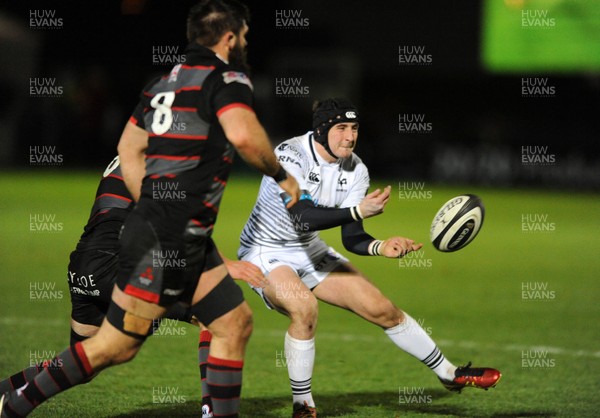 041117 - Edinburgh Rugby v Ospreys - Guinness PRO14 -  Sam Davies of Ospreys gets the backline moving as Cornell du Ptreez closes in