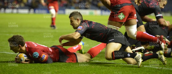 RaboDirect PRO12, Murrayfield Stadium, Edinburgh 26/10/2012Edinburgh vs ScarletsScarlets' George North scores a try as Edinburgh's Chris Leck attempts to tackleMandatory Credit 