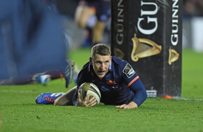 261019 - Edinburgh Rugby v Scarlets - Guinness PRO14 -  Mark Bennett of Edinburgh scores under the posts