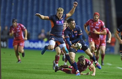 261019 - Edinburgh Rugby v Scarlets - Guinness PRO14 -  Dan Jones of Scarlets misses his tackle on Matt Scott of Edinburgh 