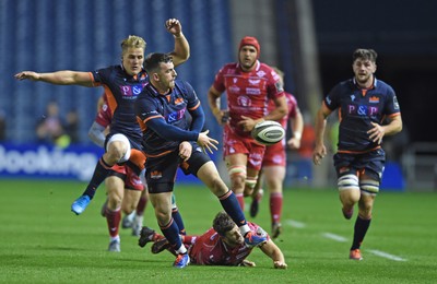 261019 - Edinburgh Rugby v Scarlets - Guinness PRO14 -  Dan Jones of Scarlets misses his tackle on Matt Scott of Edinburgh 