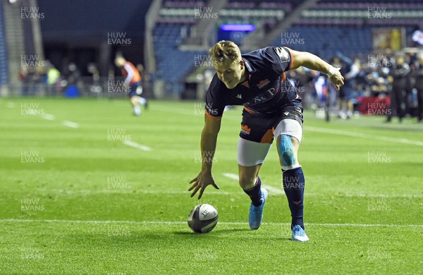 261019 - Edinburgh Rugby v Scarlets - Guinness PRO14 -  Duhan van der Merwe of Edinburgh scores his 1st try