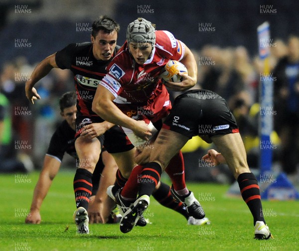 270913 Edinburgh v Scarlets…Jon Davies - Scarlets captain takes on Sam Hidalgo-Clyne