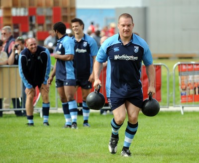 04.08.08 - Cardiff Blues Blues' Gethin Jenkins takes part in a public training session at Eisteddfod 