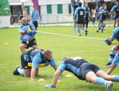 04.08.08 - Cardiff Blues Blues' Gareth Williams takes part in a public training session at Eisteddfod 