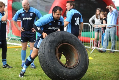 04.08.08 - Cardiff Blues Blues' Gary Powell takes part in a public training session at Eisteddfod 