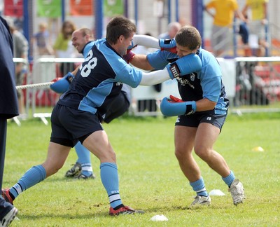 04.08.08 - Cardiff Blues Blues' Ceri Sweeney and Robin Sowden Taylor take part in a public training session at Eisteddfod 