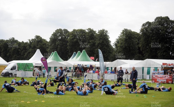 04.08.08 - Cardiff Blues Cardiff Blues players take part in a public training session at Eisteddfod 