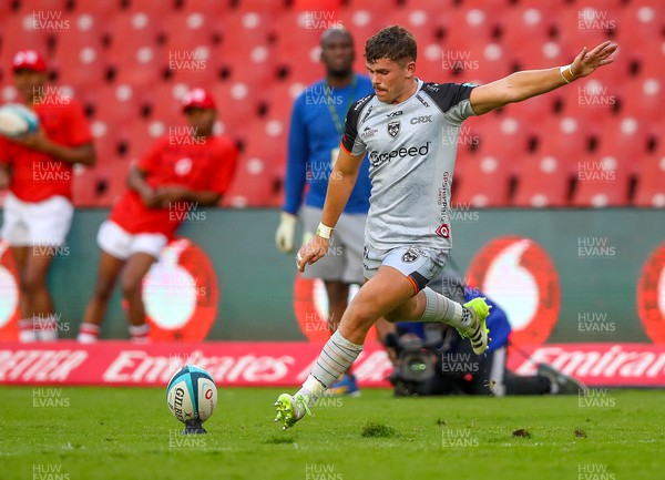 021223 - Emirates Lions v Dragons RFC - United Rugby Championship - Will Reed of Dragons kicks for goal