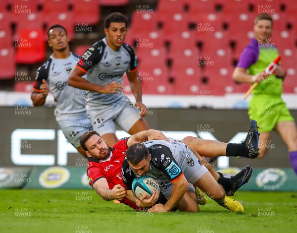 021223 - Emirates Lions v Dragons RFC - United Rugby Championship - Marius Louw of the Emirates Lions tackles