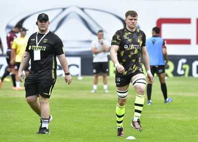 180125  Emirates Lions v Dragons RFC, EPCR Challenge Cup - Dragons warm up ahead of the match