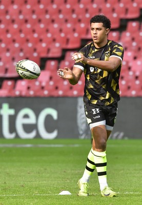 180125  Emirates Lions v Dragons RFC, EPCR Challenge Cup - Rio Dyer of Dragons RFC warms up ahead of the match