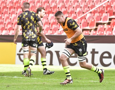 180125  Emirates Lions v Dragons RFC, EPCR Challenge Cup - Dragons warm up ahead of the match