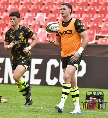 180125  Emirates Lions v Dragons RFC, EPCR Challenge Cup - Dragons warm up ahead of the match