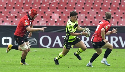 180125  Emirates Lions v Dragons RFC, EPCR Challenge Cup - Ewan Rosser of Dragons RFC looks to break away