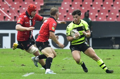 180125  Emirates Lions v Dragons RFC, EPCR Challenge Cup - Ewan Rosser of Dragons RFC takes on Morne van den Berg of Emirates Lions