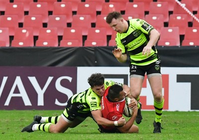 180125  Emirates Lions v Dragons RFC, EPCR Challenge Cup - Rynhardt Jonker of the Lions is tackled by Will Reed of Dragons and Aneurin Owen of Dragons RFC