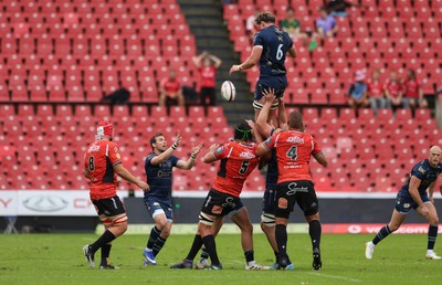 280326 - Fidelity SecureDrive Lions v Dragons RFC, United Rugby Championship - Ryan Woodman of Dragons passes to Rhodri Williams of Dragons after winning the line out
