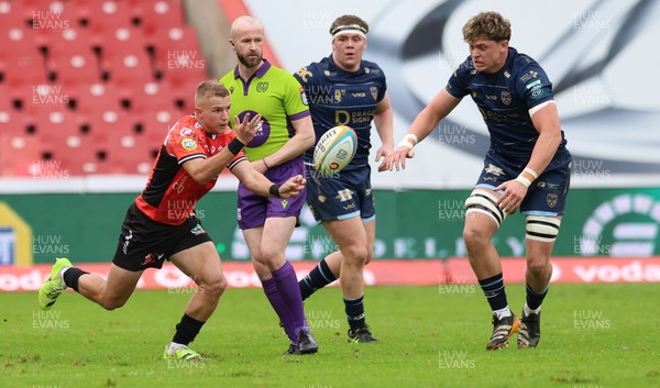 280326 - Fidelity SecureDrive Lions v Dragons RFC, United Rugby Championship - Ryan Woodman of Dragons RFC closes in on Nico Steyn of Lions